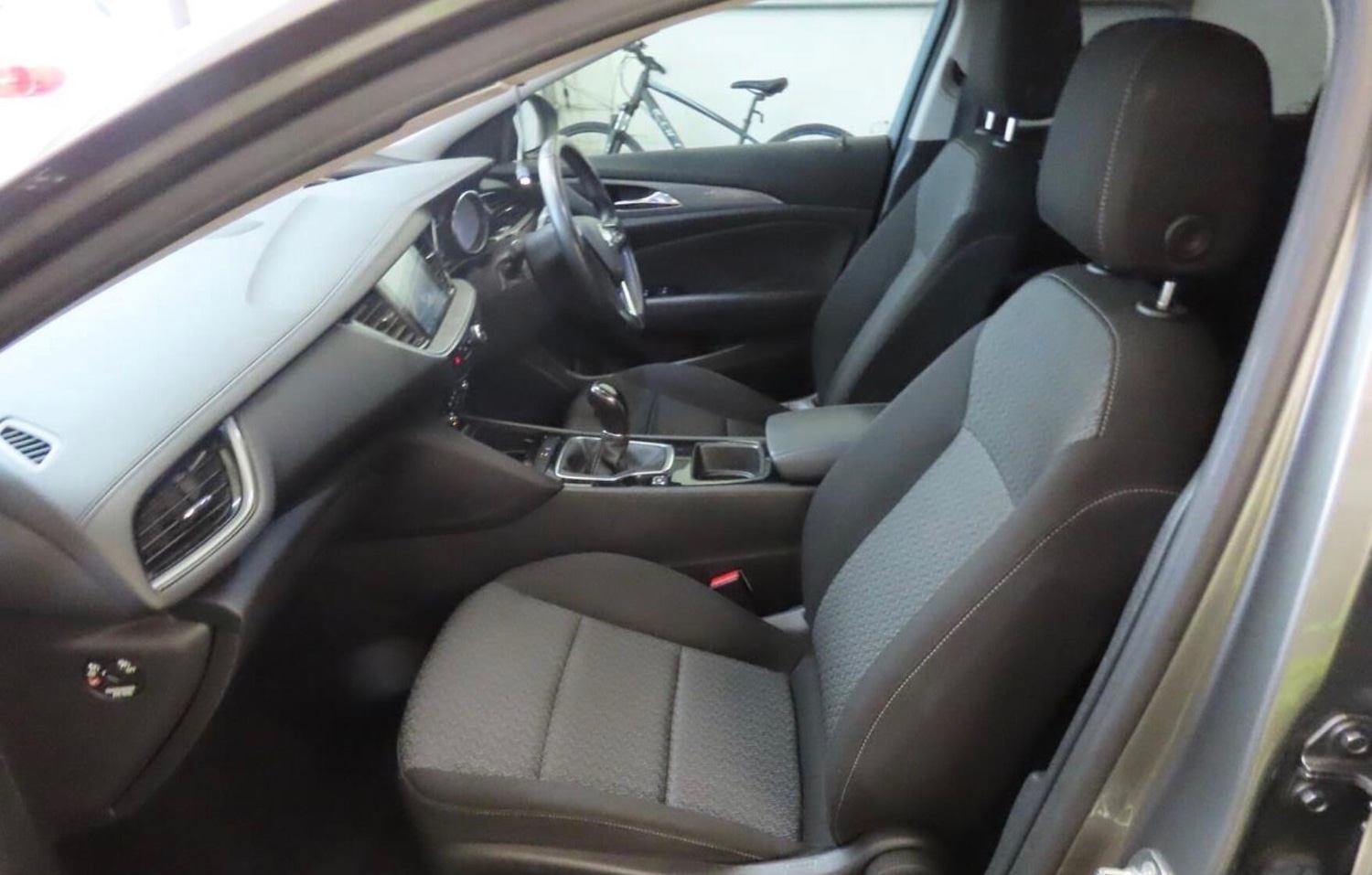 Used Vauxhall Insignia 2018 for sale - 76573478: Photo 3