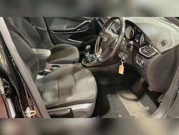 Used Vauxhall Astra 2018 for sale - 76137282: Photo