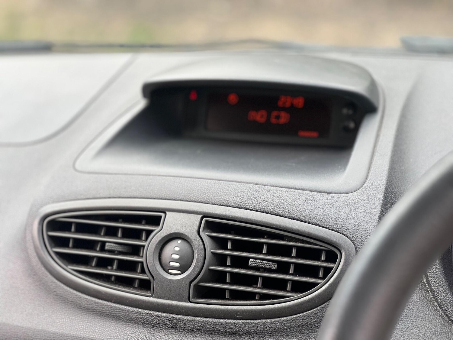 Used Renault Clio 2009 for sale - 76389048: Photo 23