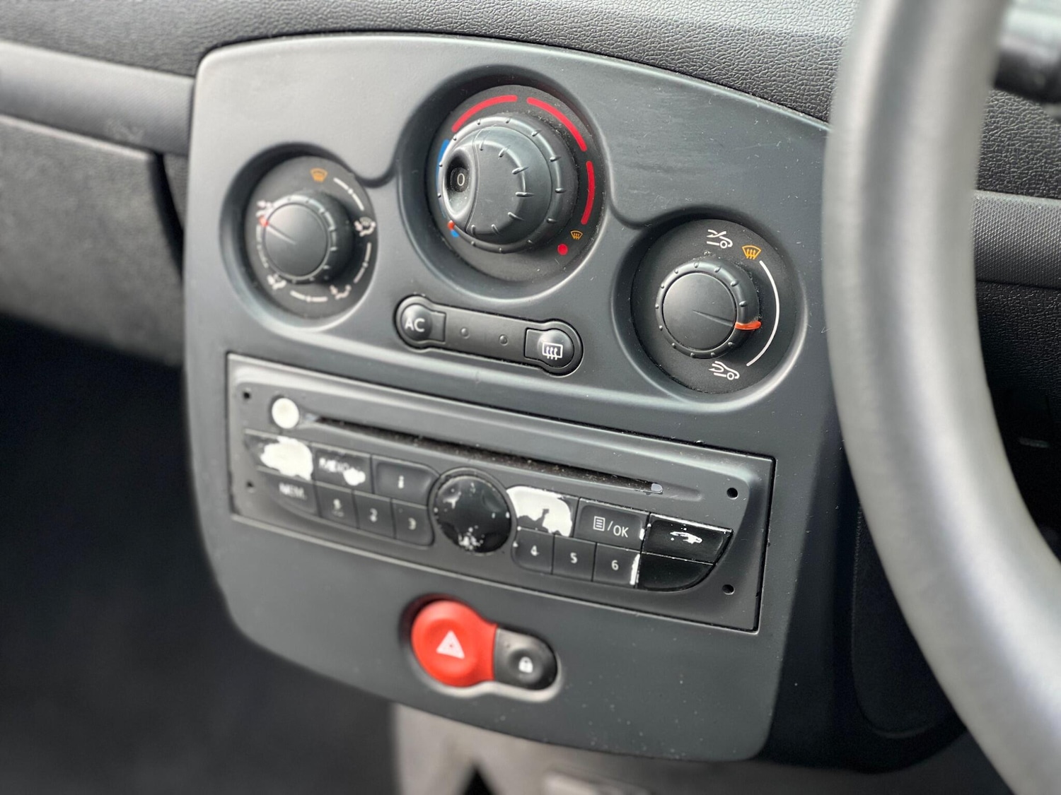 Used Renault Clio 2009 for sale - 76389048: Photo 24