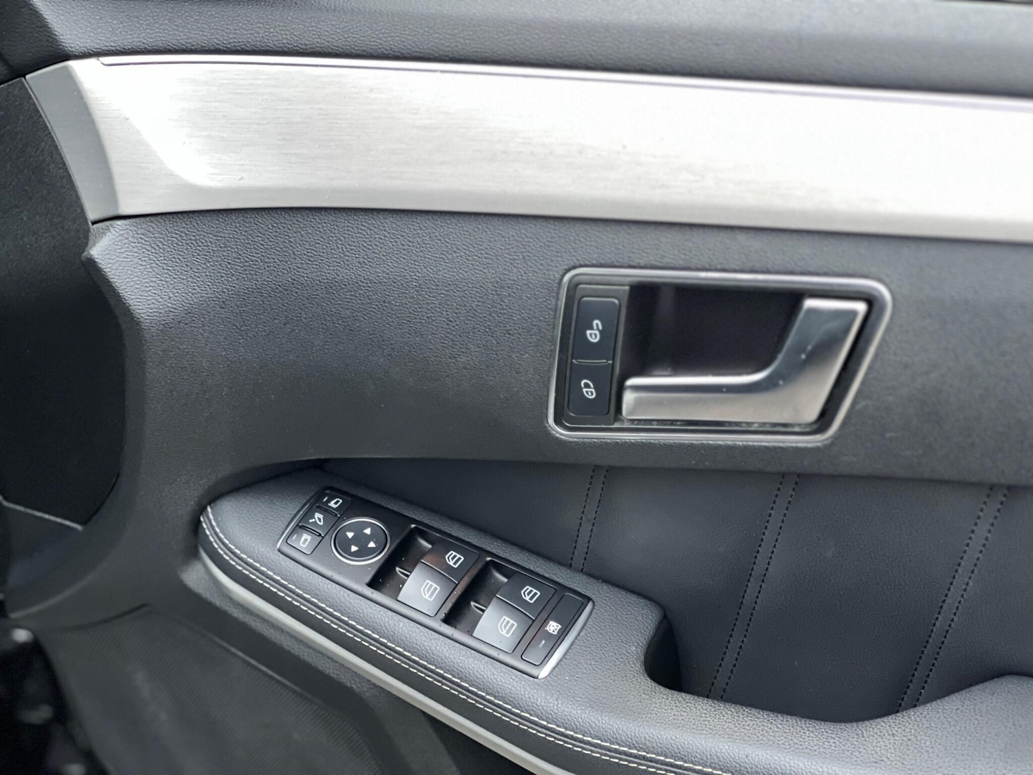 Used Mercedes-Benz E Class 2013 for sale - 77982278: Photo 40