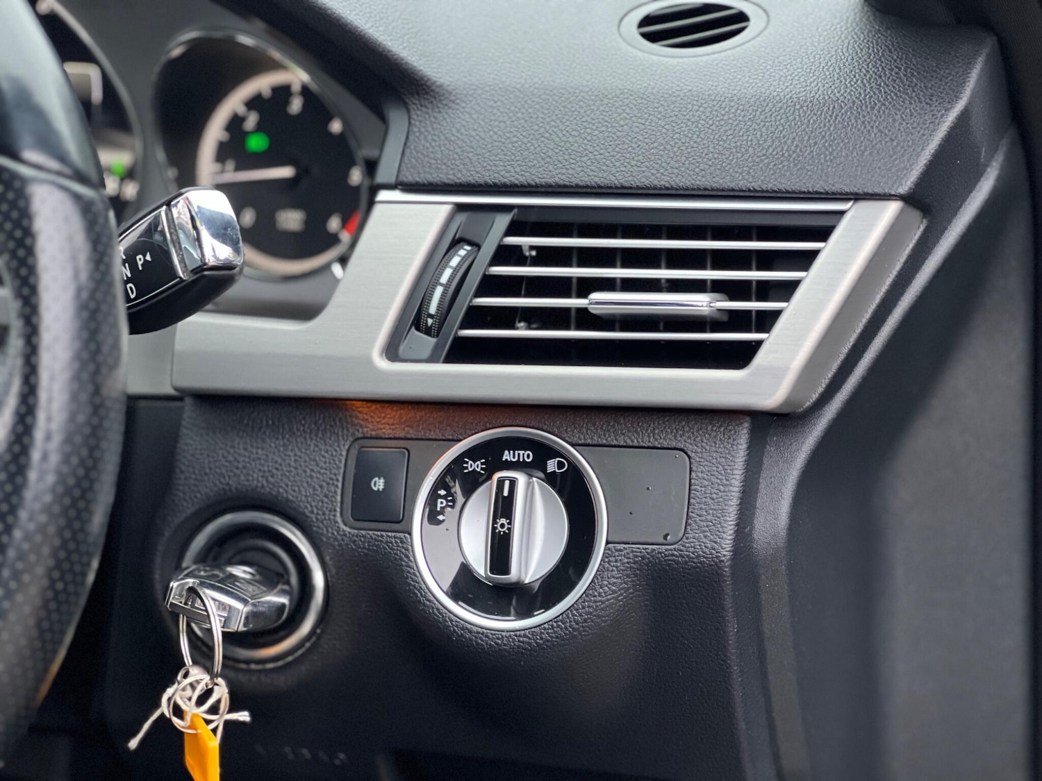 Used Mercedes-Benz E Class 2013 for sale - 77982278: Photo 41