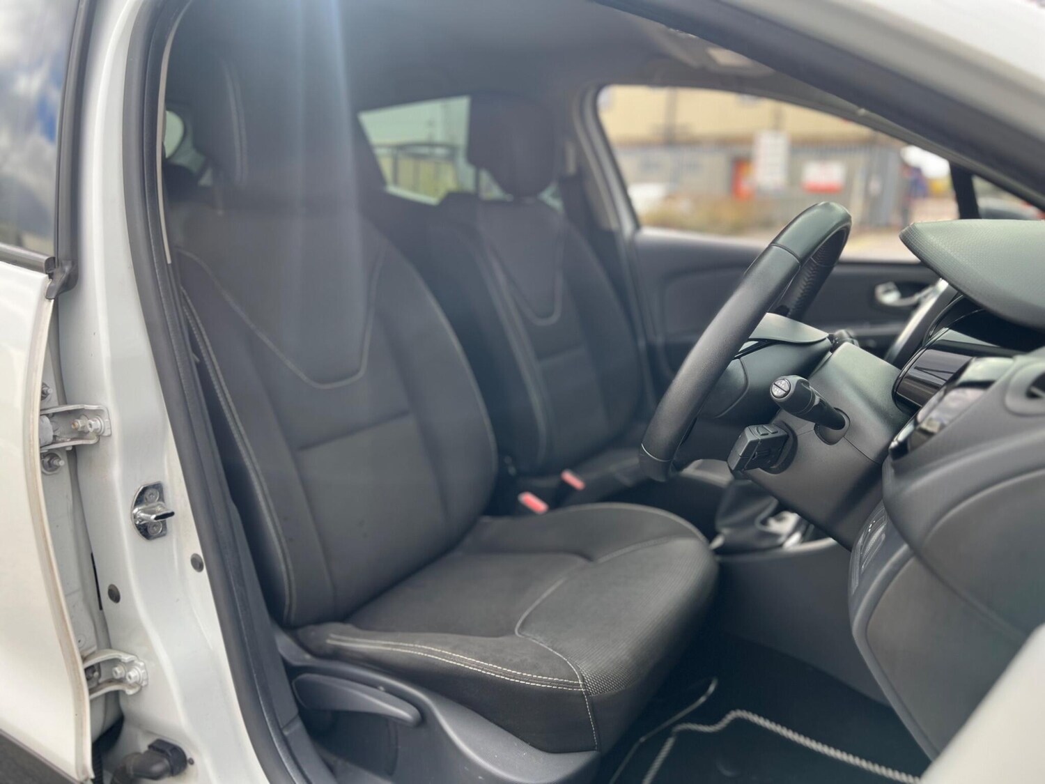 Used Renault Clio 2015 for sale - 78019285: Photo 16