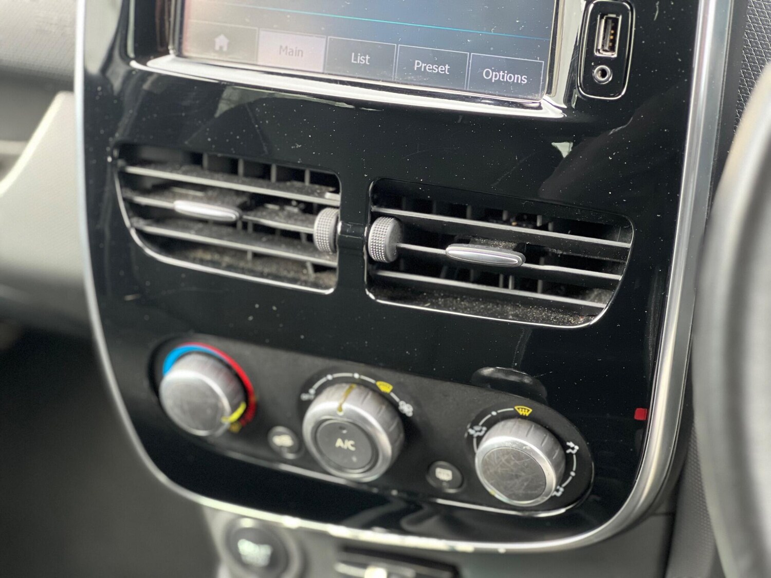 Used Renault Clio 2015 for sale - 78019285: Photo 28