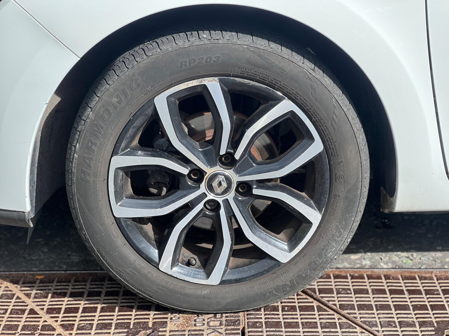 Used Renault Clio 2015 for sale - 78019285: Photo 35