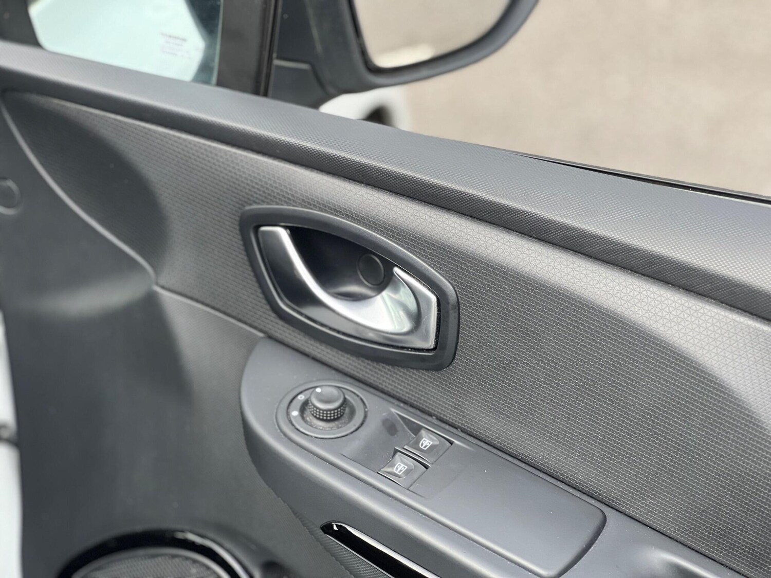 Used Renault Clio 2015 for sale - 78019285: Photo 37