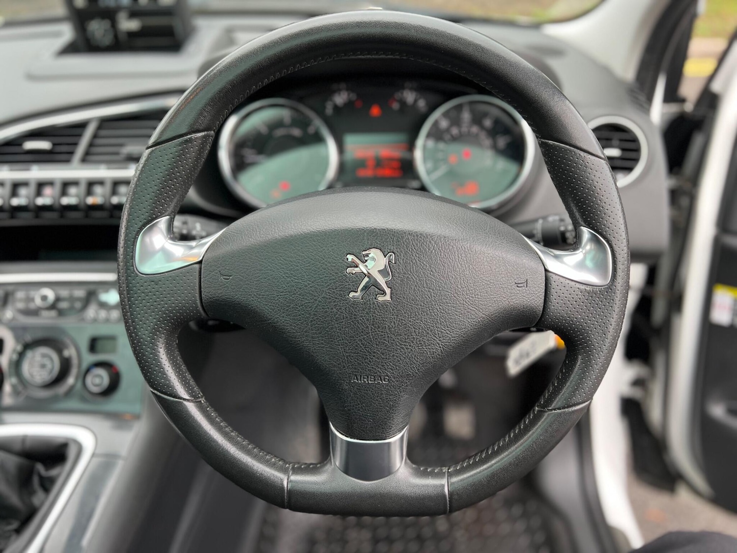 Used Peugeot 3008 2016 for sale - 76473432: Photo 5