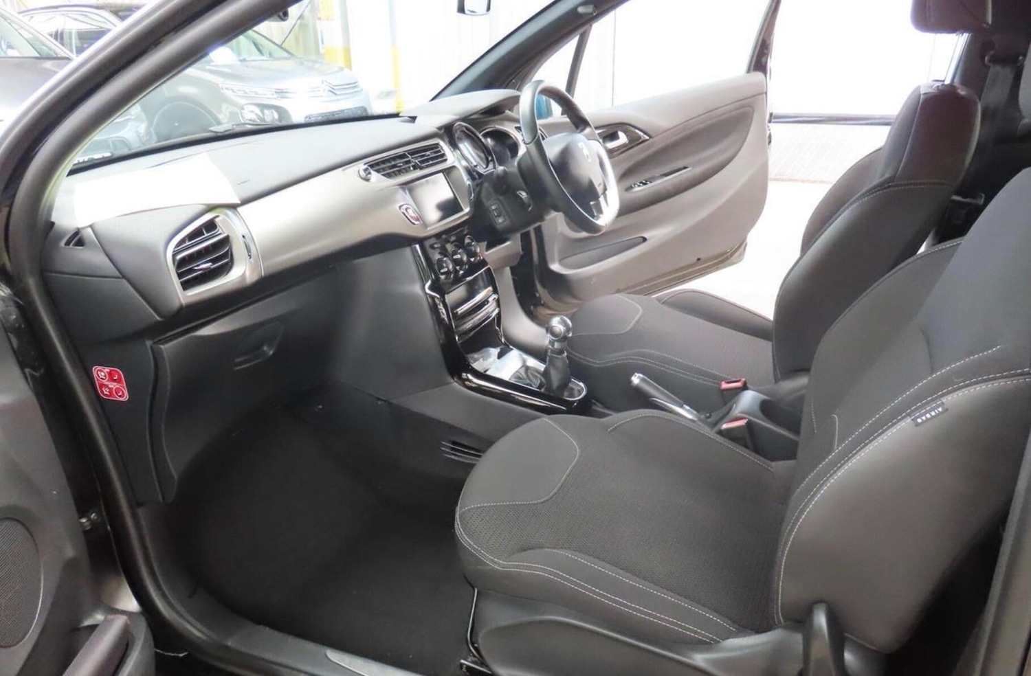 Used DS Automobiles DS 3 2017 for sale - 76572167: Photo 2