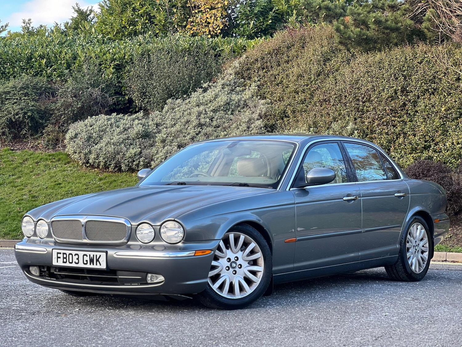 Used Jaguar XJ 2003 for sale - 76645197: Photo 3
