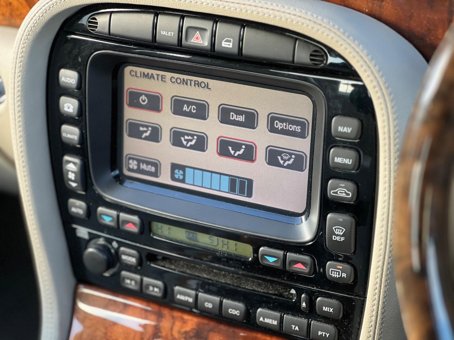 Used Jaguar XJ 2003 for sale - 76645197: Photo 30