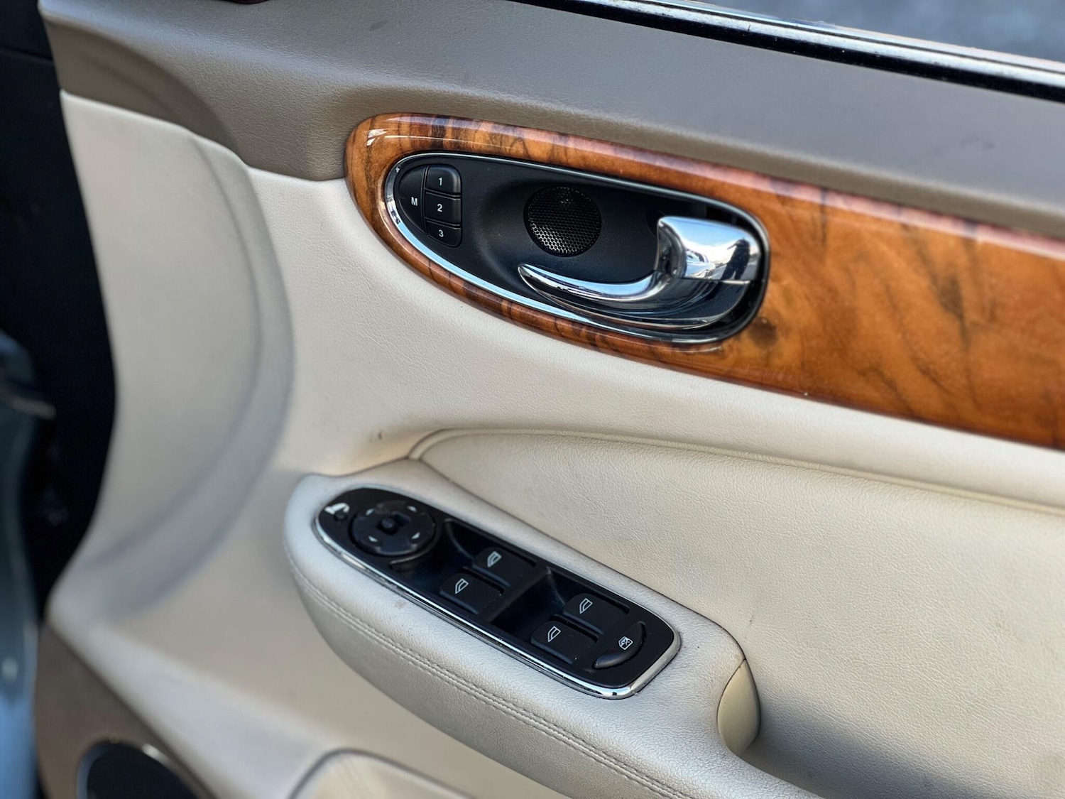 Used Jaguar XJ 2003 for sale - 76645197: Photo 39