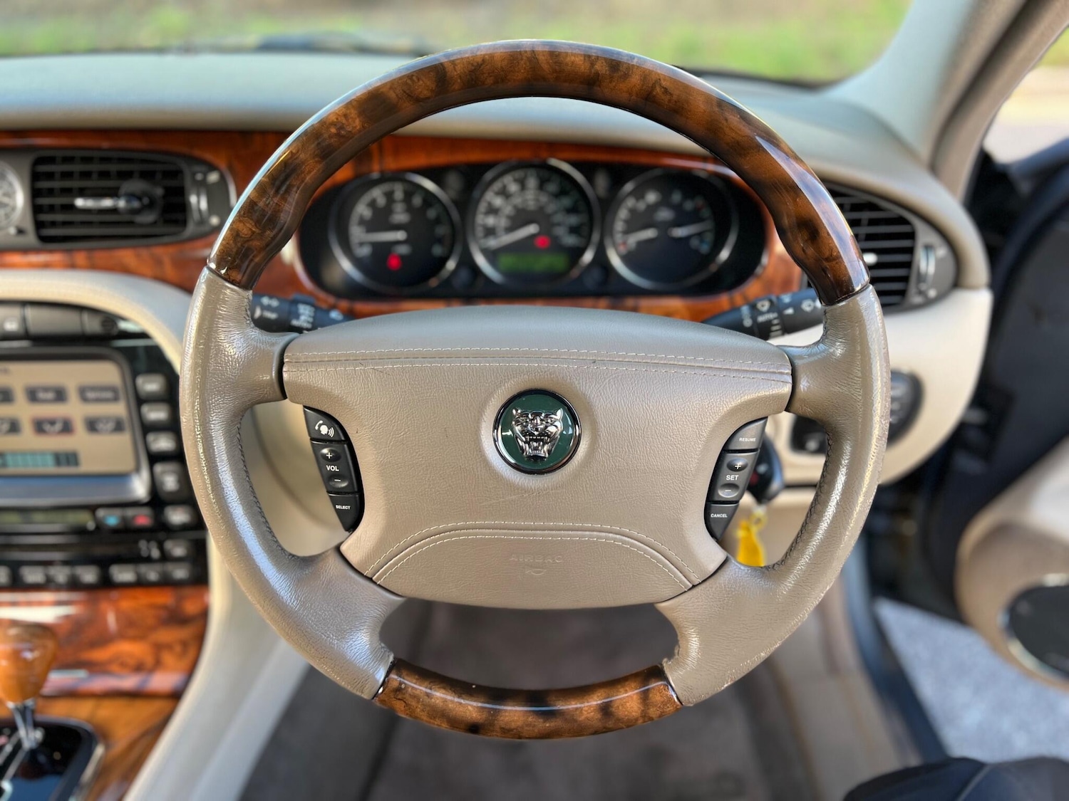 Used Jaguar XJ 2003 for sale - 76645197: Photo 6