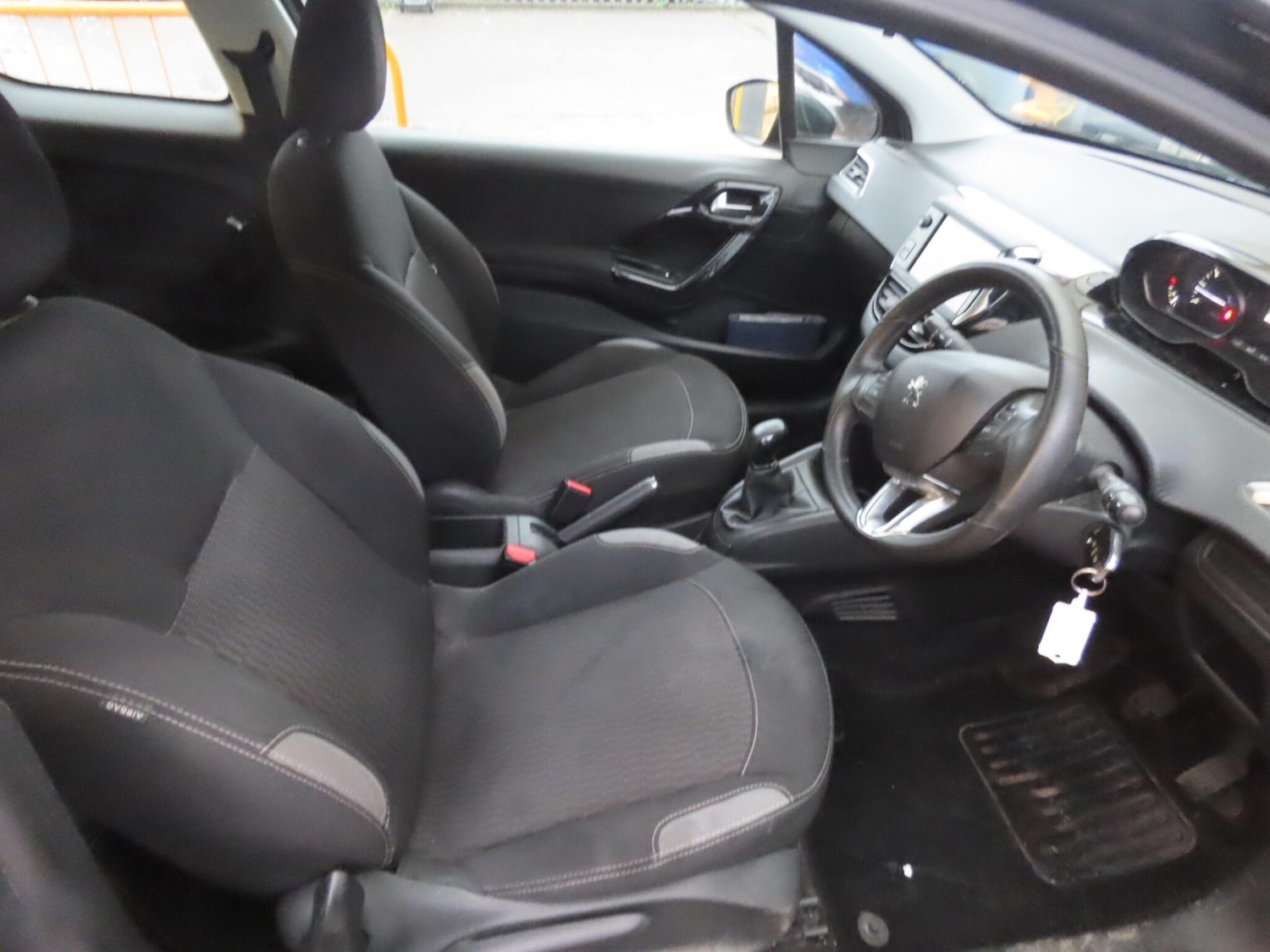 Used Peugeot 208 2016 for sale - 77523712: Photo 3