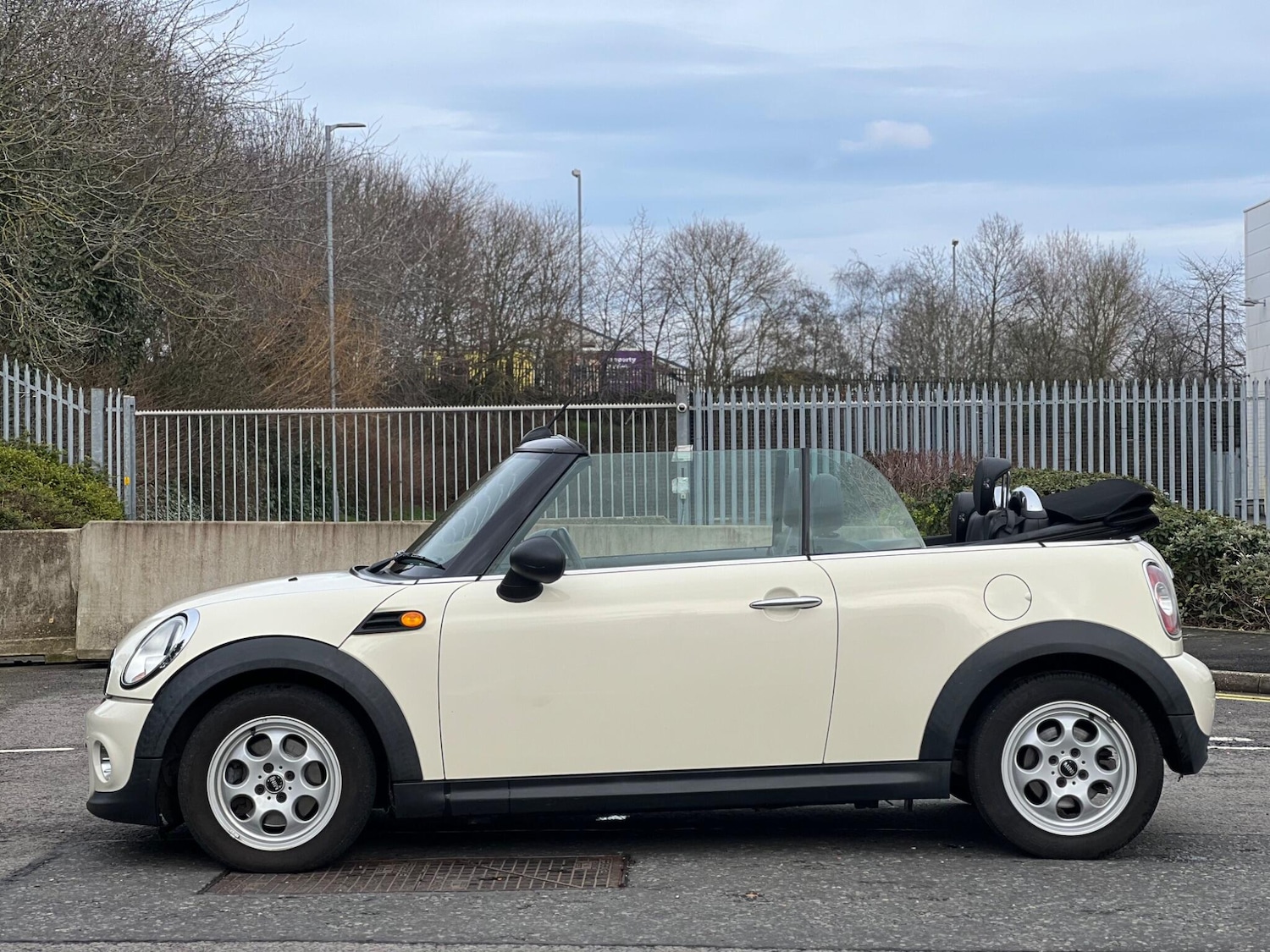 Used MINI Convertible 2011 for sale - 77633468: Photo 15
