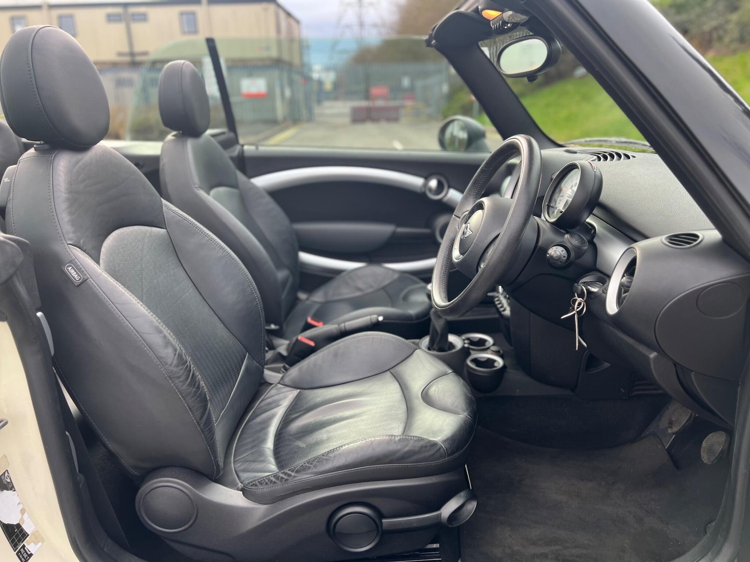 Used MINI Convertible 2011 for sale - 77633468: Photo 16