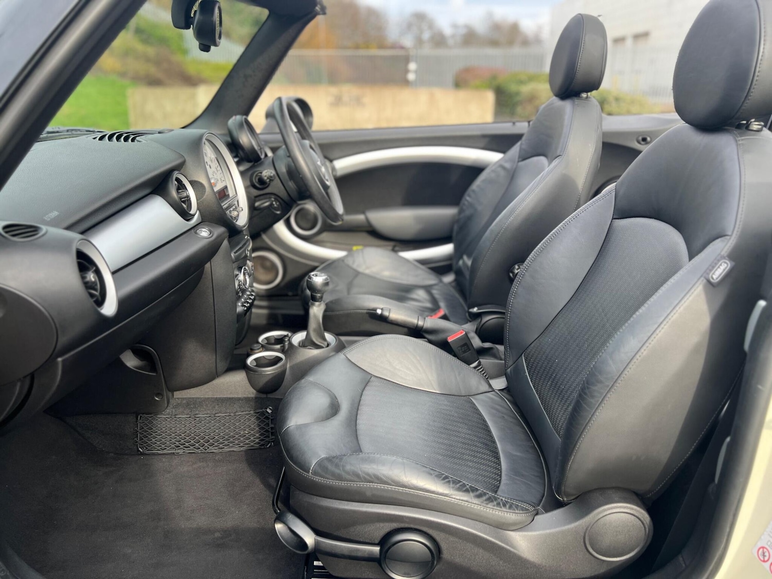 Used MINI Convertible 2011 for sale - 77633468: Photo 18