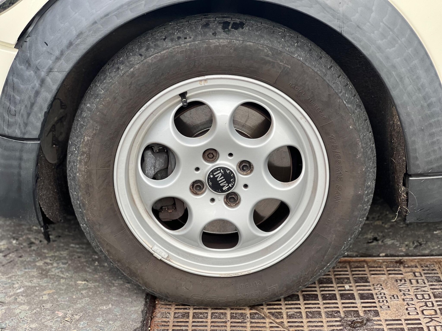 Used MINI Convertible 2011 for sale - 77633468: Photo 32