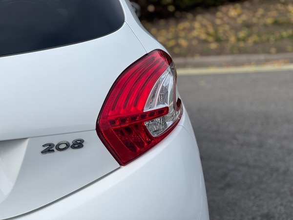 Used Peugeot 208 2015 for sale - 76179759: Photo 10