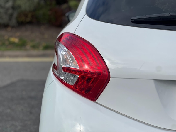 Used Peugeot 208 2015 for sale - 76179759: Photo 12