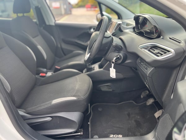 Used Peugeot 208 2015 for sale - 76179759: Photo 16