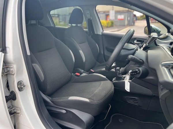 Used Peugeot 208 2015 for sale - 76179759: Photo 17