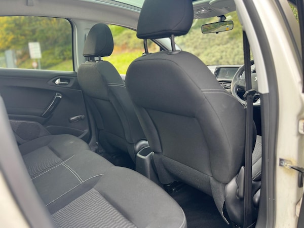 Used Peugeot 208 2015 for sale - 76179759: Photo 25