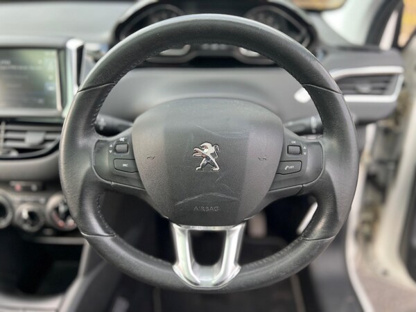 Used Peugeot 208 2015 for sale - 76179759: Photo 5