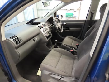 Used Volkswagen Touran 2010 for sale - 79201403: Photo