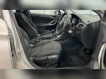 Used Vauxhall Astra 2017 for sale - 75781440: Photo
