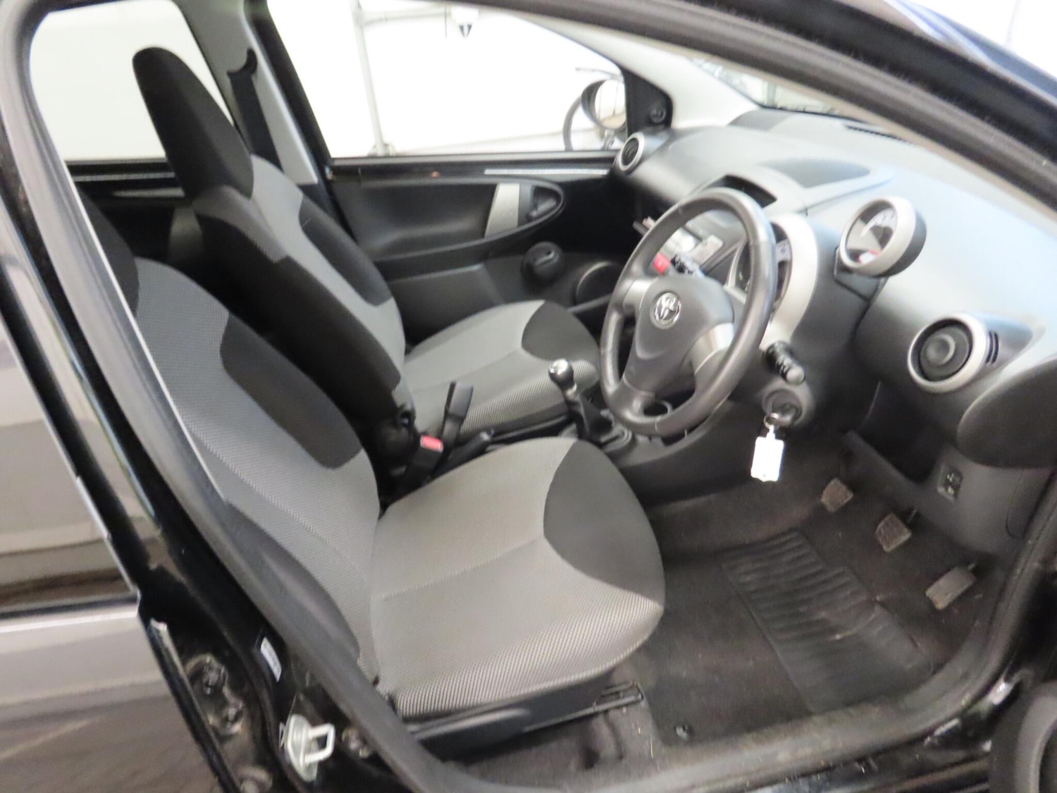 Used Toyota AYGO 2013 for sale - 77784536: Photo 4
