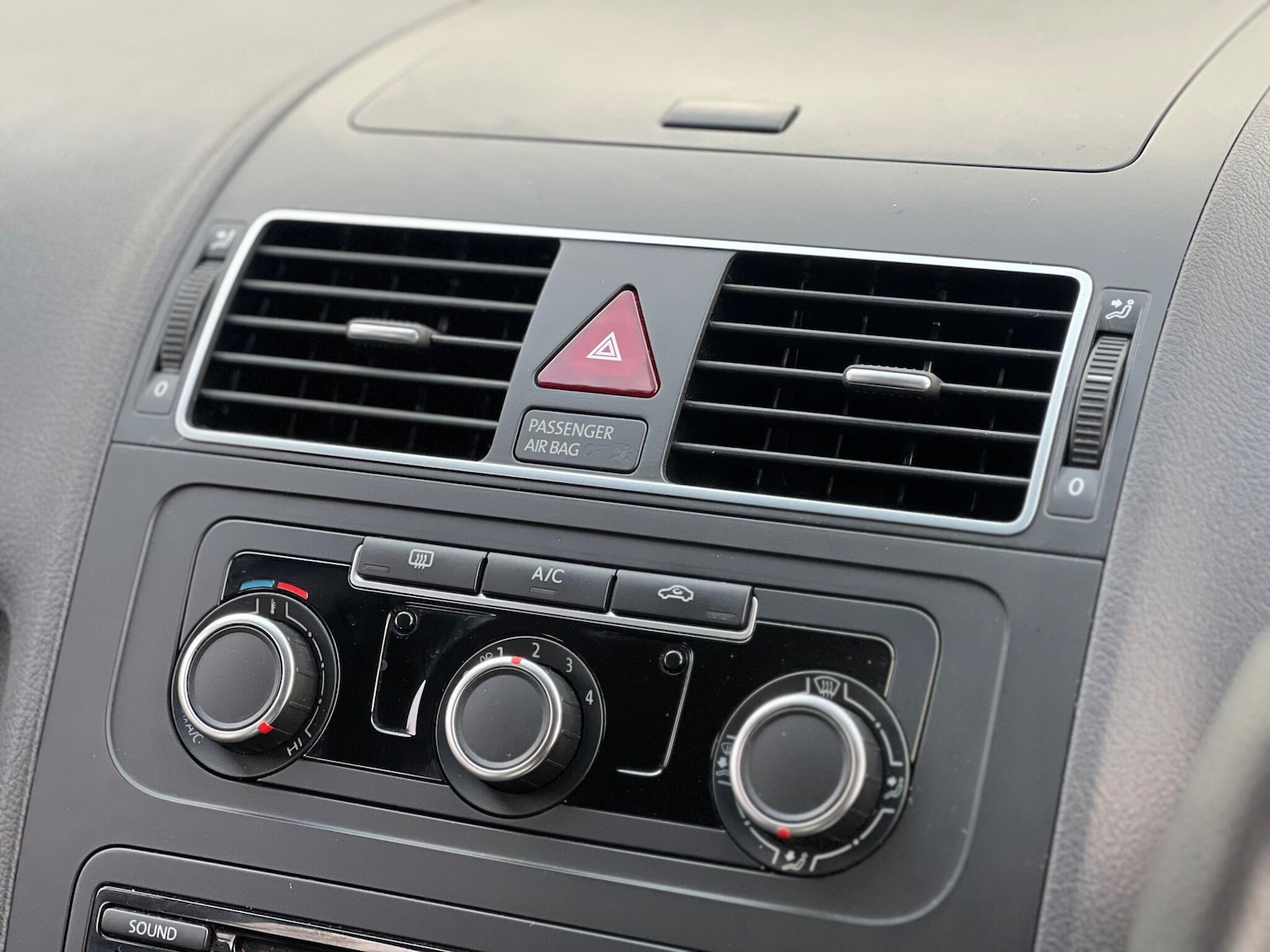 Used Volkswagen Touran 2013 for sale - 77229211: Photo 30