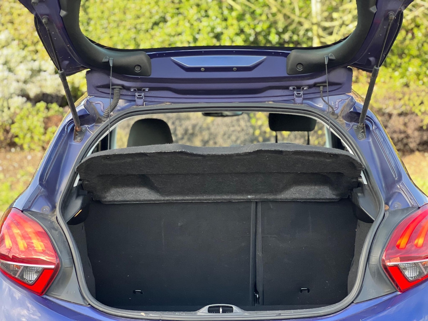 Used Peugeot 208 2015 for sale - 76549063: Photo 15