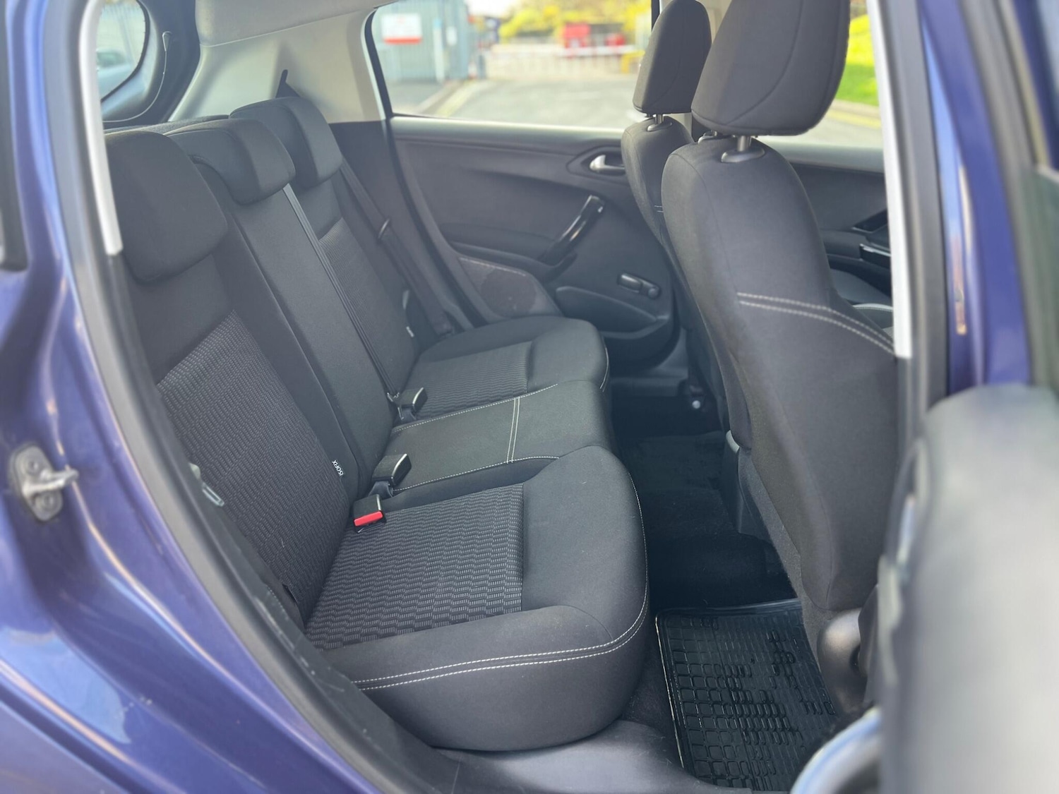 Used Peugeot 208 2015 for sale - 76549063: Photo 24