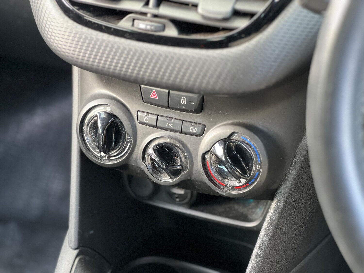 Used Peugeot 208 2015 for sale - 76549063: Photo 30