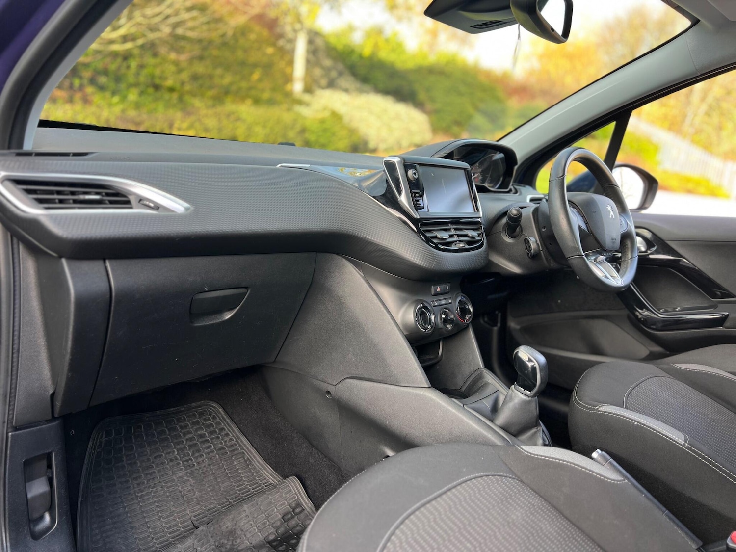 Used Peugeot 208 2015 for sale - 76549063: Photo 4