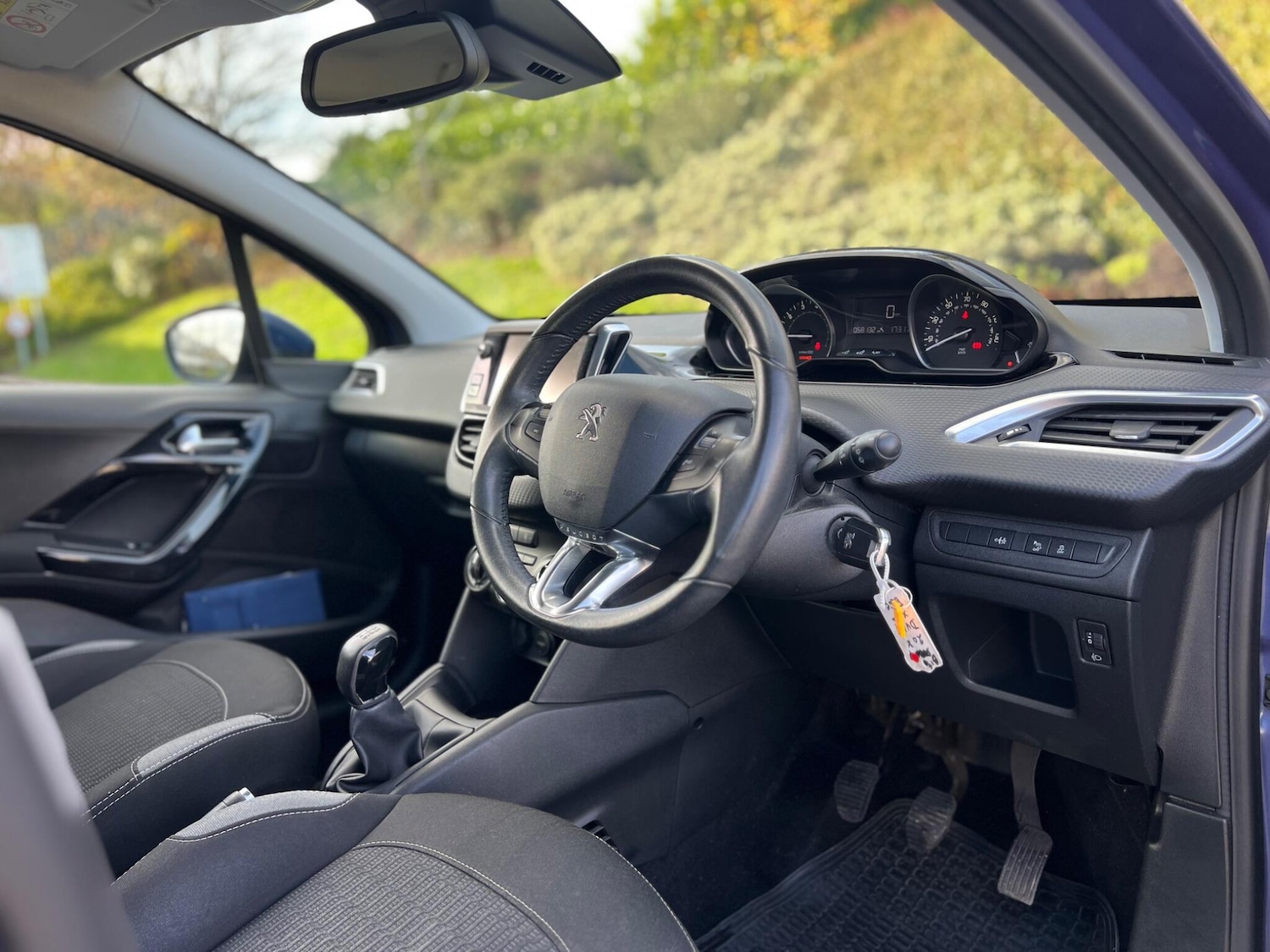 Used Peugeot 208 2015 for sale - 76549063: Photo 6