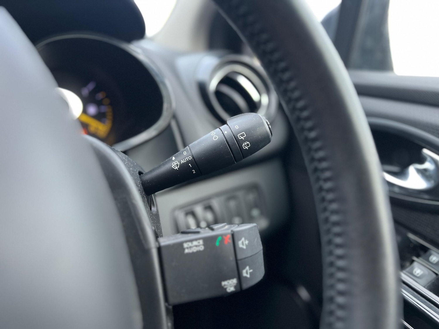 Used Renault Clio 2014 for sale - 77229785: Photo 26