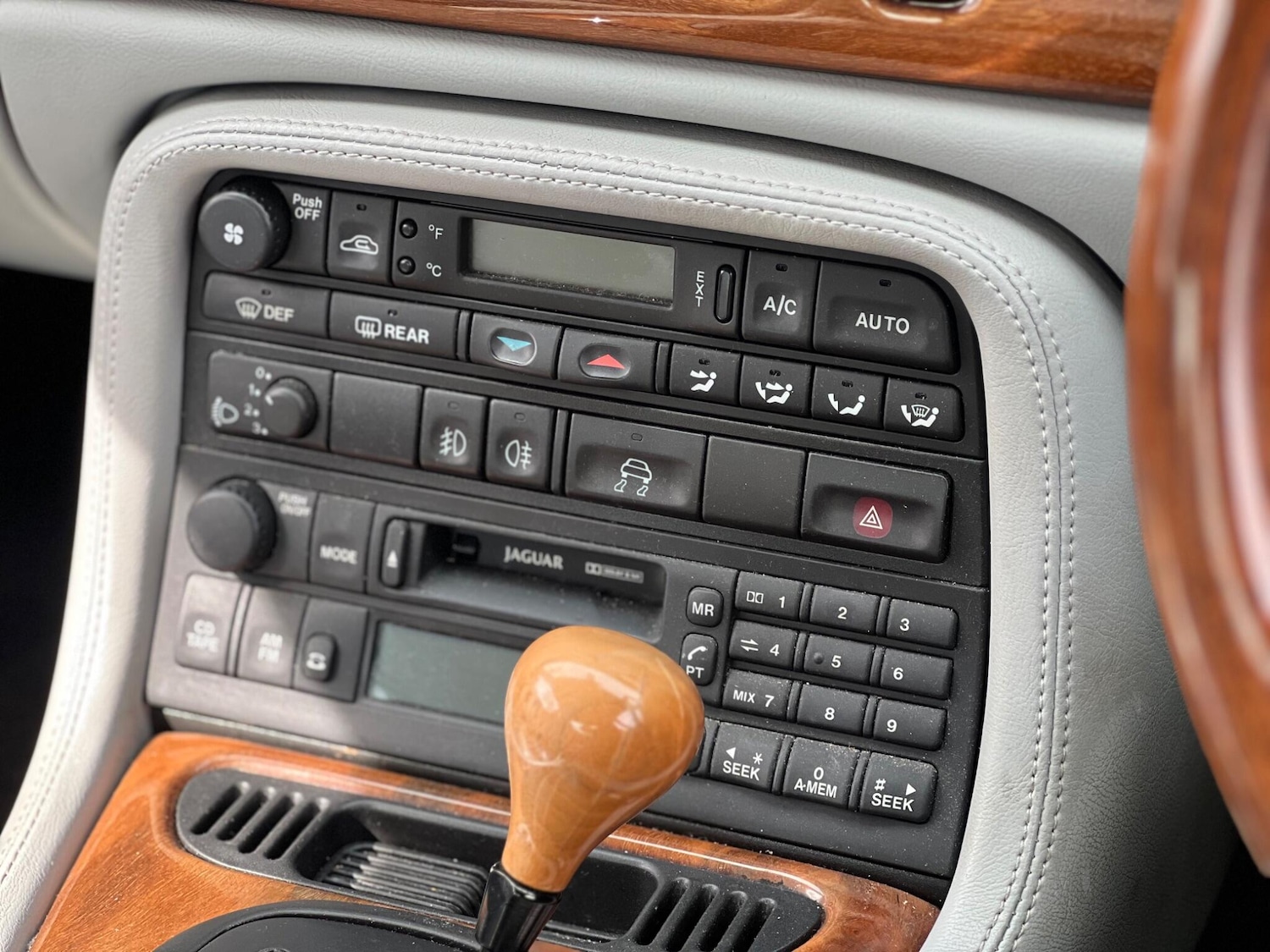 Used Jaguar XK8 2002 for sale - 75809916: Photo 25