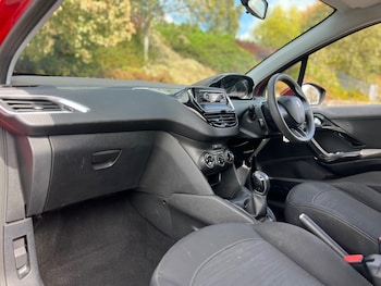 Used Peugeot 208 2016 for sale - 79565363: Photo