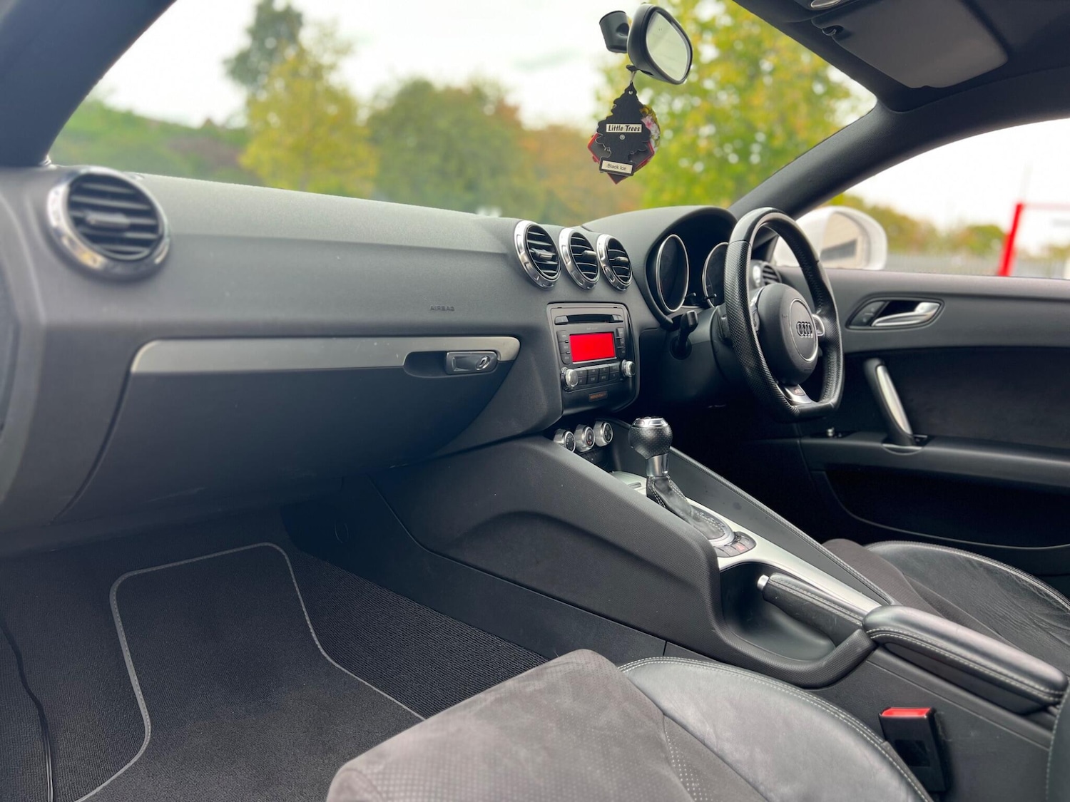 Used Audi TT 2010 for sale - 76060953: Photo 4