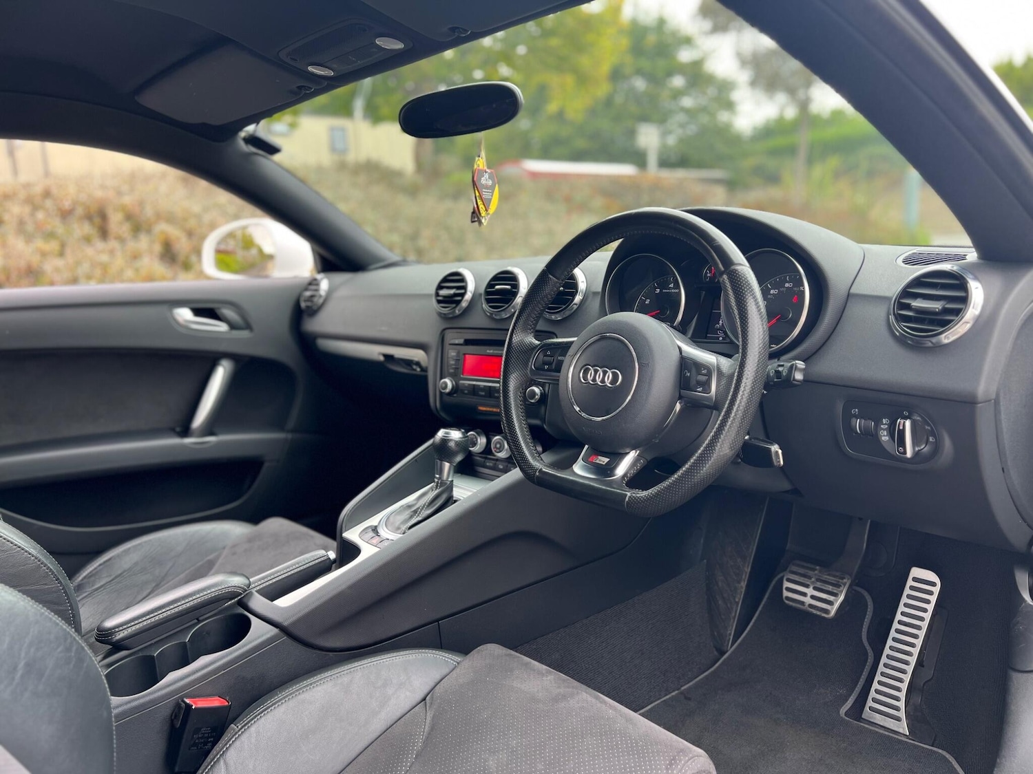 Used Audi TT 2010 for sale - 76060953: Photo 6