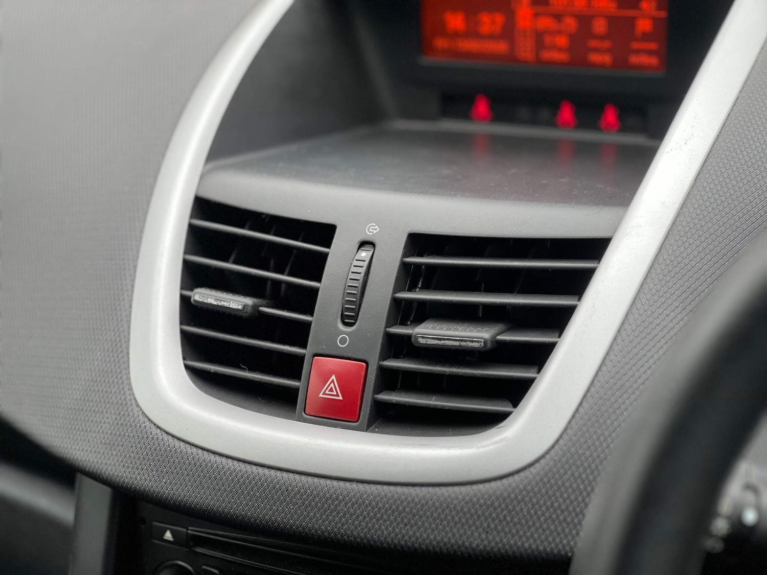 Used Peugeot 207 2009 for sale - 77550550: Photo 24