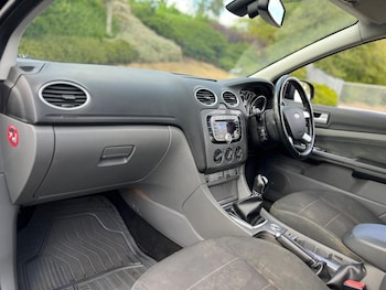 Used Ford Focus 2010 for sale - 75174364: Photo