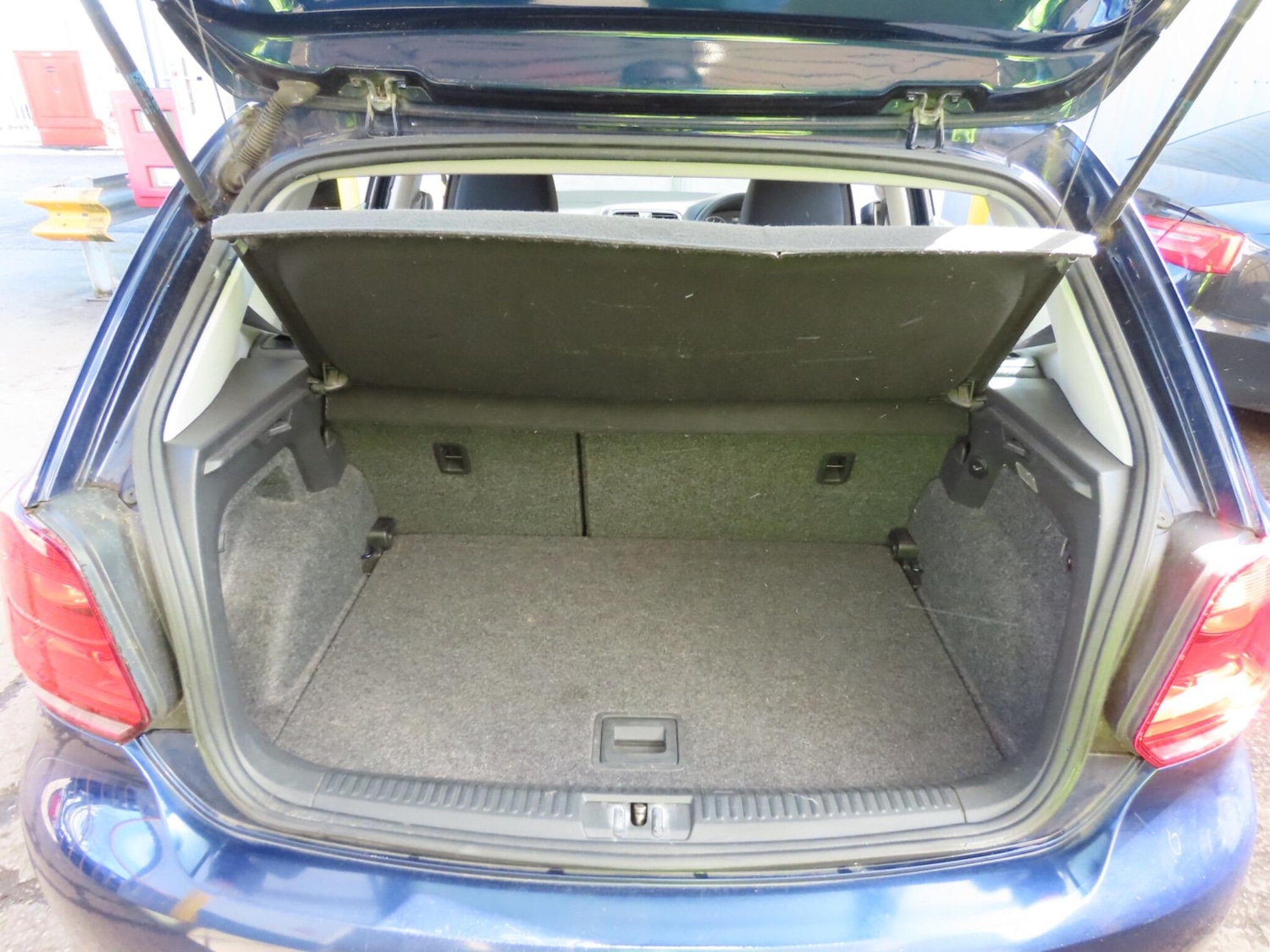 Used Volkswagen Polo 2010 for sale - 77970642: Photo 8