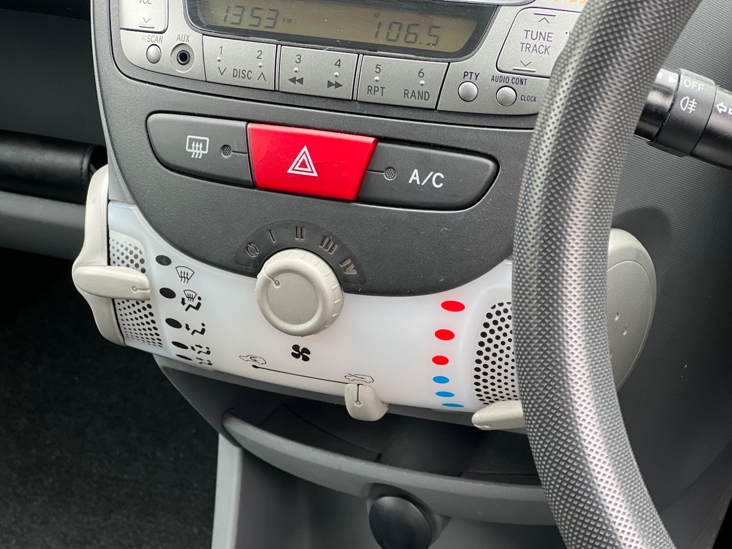 Used Toyota AYGO 2011 for sale - 75810162: Photo 27