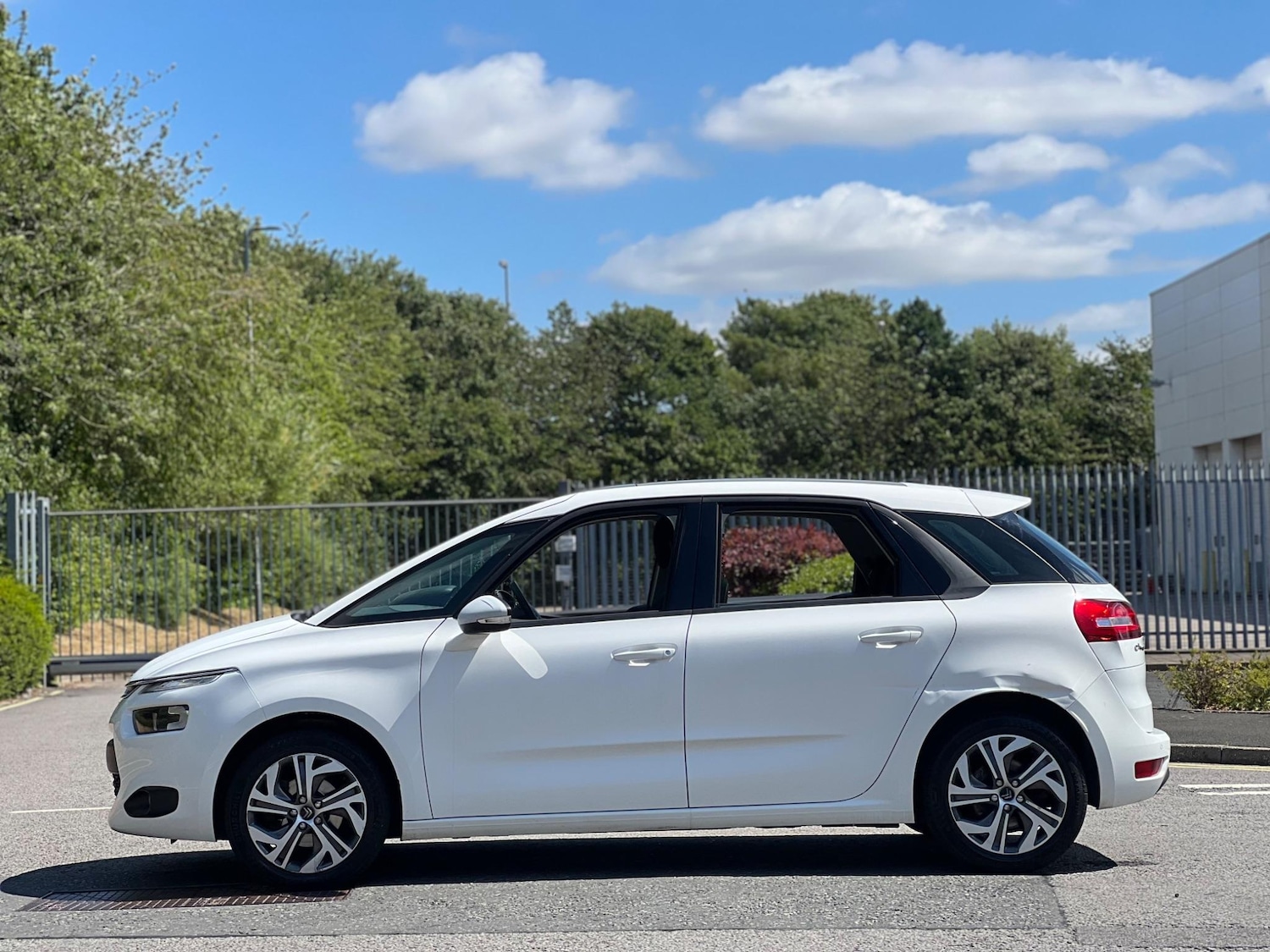 Used Citroen C4 Picasso 2015 for sale - 76994235: Photo 15