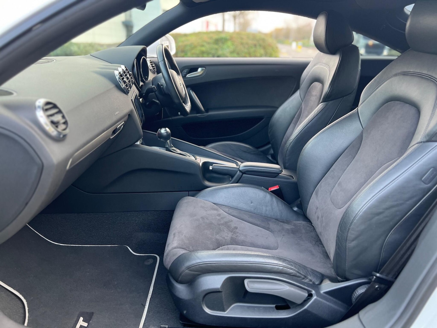 Used Audi TT 2011 for sale - 76898941: Photo 16