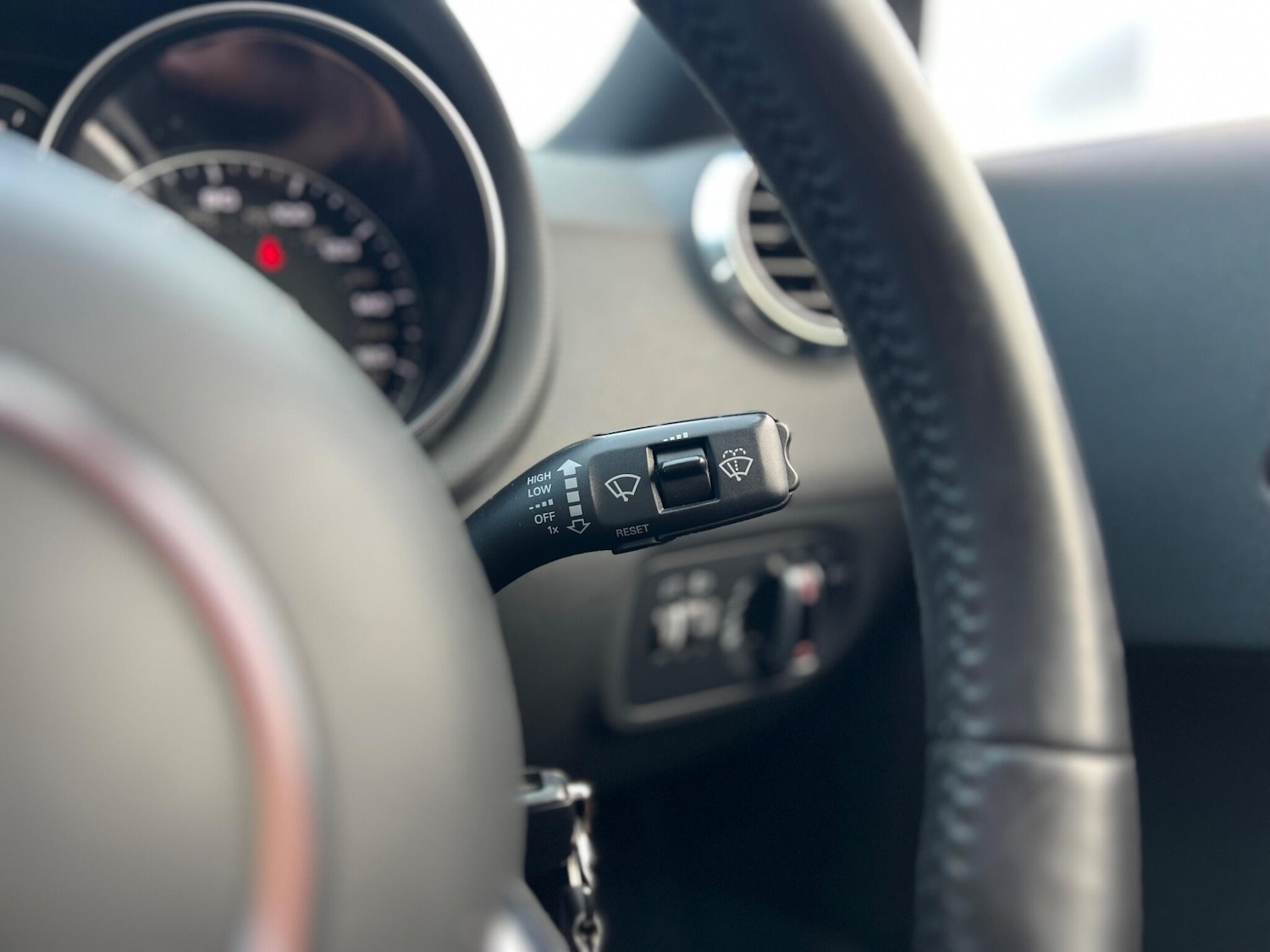 Used Audi TT 2011 for sale - 76898941: Photo 19