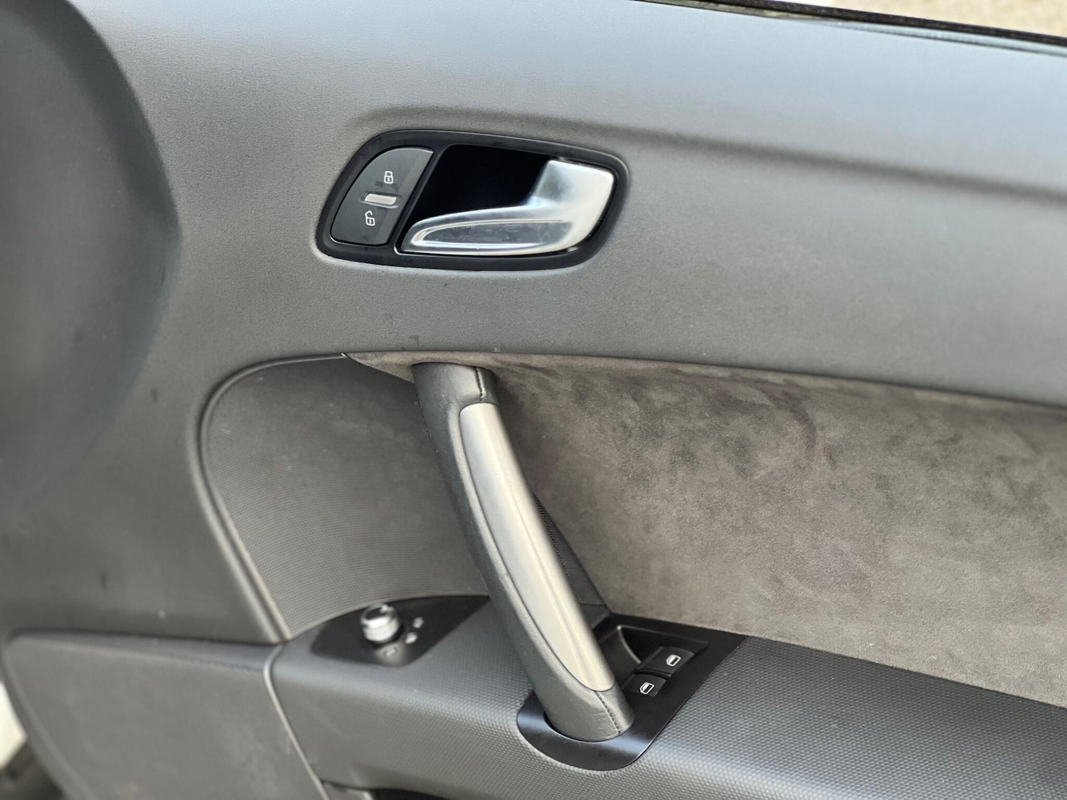 Used Audi TT 2011 for sale - 76898941: Photo 33