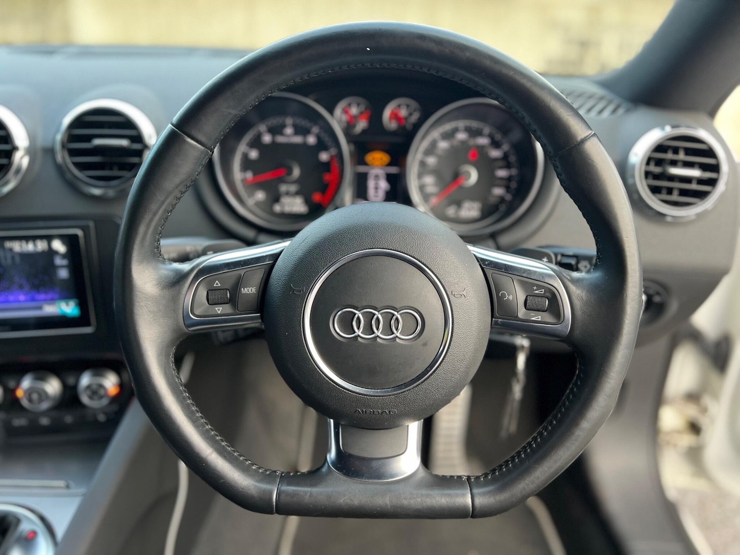 Used Audi TT 2011 for sale - 76898941: Photo 5